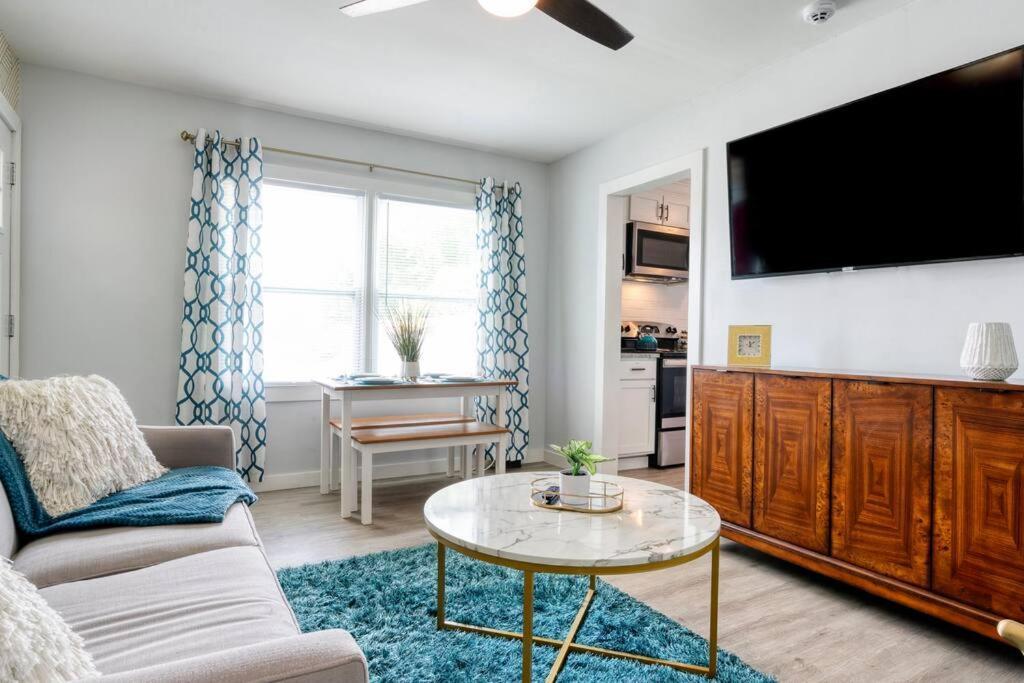 2Br 1Ba Duplex House King Beds Great For Small Groups Close To All Uptown Charlotte Attractions Exterior foto